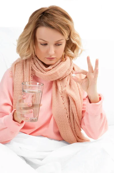 Woman having a cold, flu. Sore throat and coughing — Stock Photo, Image