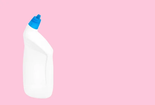 Пластиковая бутылка со стиральным порошком для туалета — стоковое фото