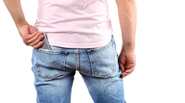 Homem colocou um smartphone em um bolso de jeans . — Fotografia de Stock