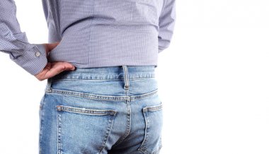 Kilolu şişman kalça ve bel ile kot erkekte 