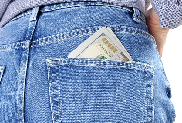 Femme met de l'argent à l'arrière de la poche de jeans . — Photo
