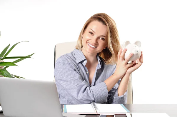 Business woman working in the office. Woman holding piggy bank — Stock Photo, Image