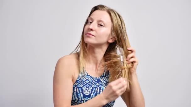 Beautiful Woman Shower Brushing Her Wet Hair Wooden Hairbrush — Stockvideo