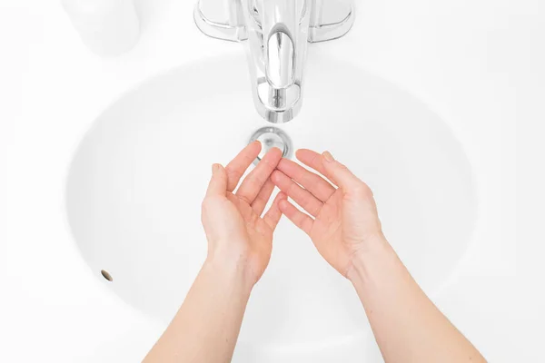 Femme Lave Les Mains Avec Savon Sous Eau Courante Dans — Photo