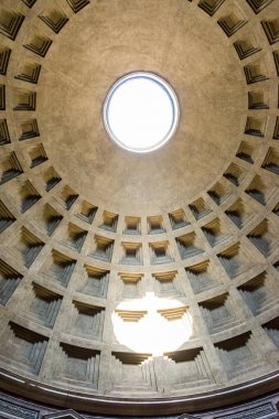 Pantheon yukarı doğru görünümünü kubbe delik/yuvarlak pencere /, Roma, İtalya.
