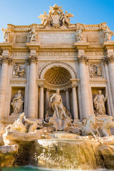 The famous Trevi Fountain in Rome, Italy in a sunny day. — Stock Photo, Image