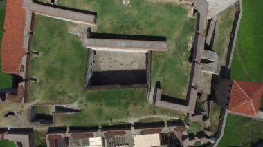 Dikey yükselme uçuş Tuna Nehri üzerinde Baba Vida Kalesi