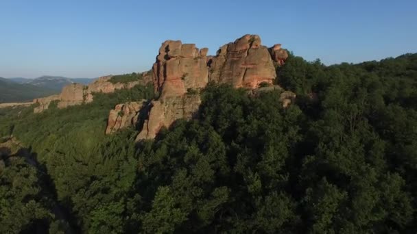 Vol au-dessus du magnifique canyon rocheux — Video