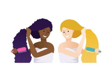 Saçlarını tarayıp farklı uzun saç şekilleriyle tarayan havluları olan iki güzel kadından oluşan çok ırklı bir grup. Kıvırcık esmer ve sarışın düz saç tedavisi.