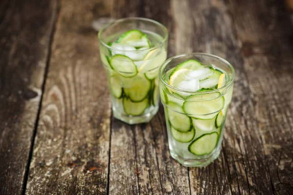 Detox water with cucumber and lemon . — Stock Photo, Image