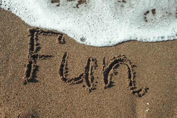 Wortspaß in Sand geschrieben. — Stockfoto
