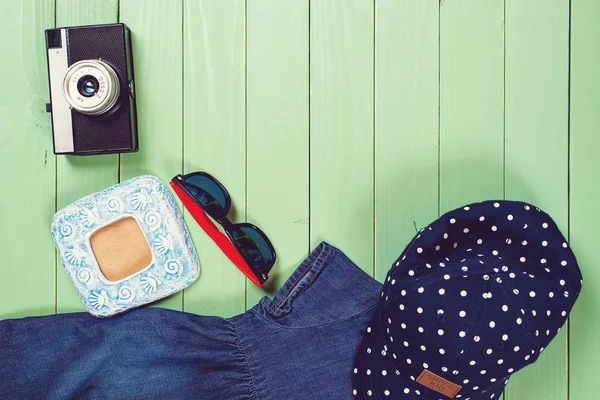 Set of kid's clothes on wooden background — Stock Photo, Image