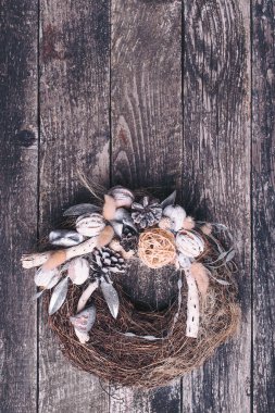 Eski ahşap arka plan, üstten görünüm, boşaltmak Noel çelenk.