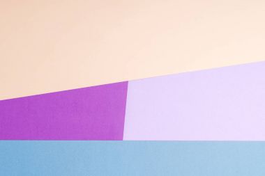 Kağıtları geometri düz kompozisyon arka plan ile mor, mavi, leylak, bej renk.