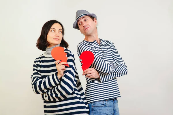 Unhappy valentine day. Young couple holding broken heart. Family quarrels and conflicts — Stock Photo, Image