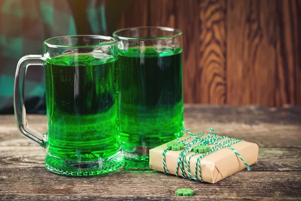 St.Patrick's day holiday symbol. Lucky mood. Space for text. Green beer and gifts for celebration. — Stock Photo, Image