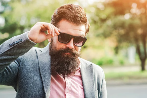 Exitoso Hombre Barbudo Con Traje Aire Libre Moda Masculina Peinado — Foto de Stock