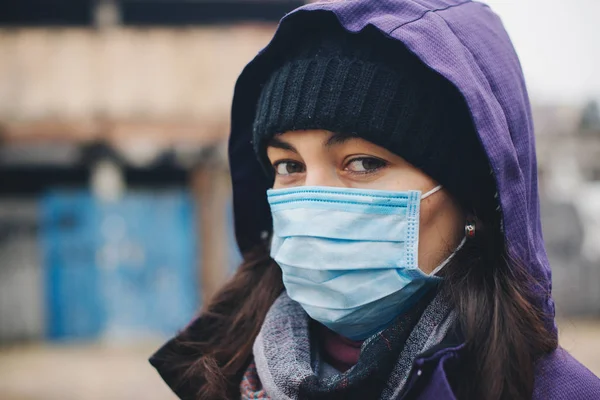 Kvinna Med Ansiktsmask Gatan Infektion Eller Wuhan Coronavirus Epidemi Dammallergi — Stockfoto