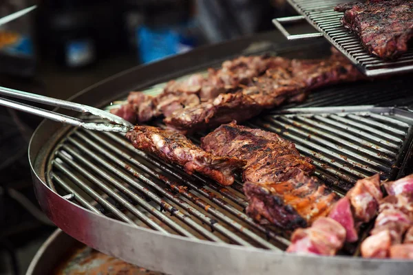 Chef Preparing Meat Grill Cooking Grilled Pork Ribs Food Catering — Stock Photo, Image