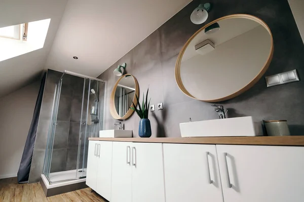 Interior Banheiro Moderno Apartamento Luxo Casa Banho Com Chuveiro Grande — Fotografia de Stock