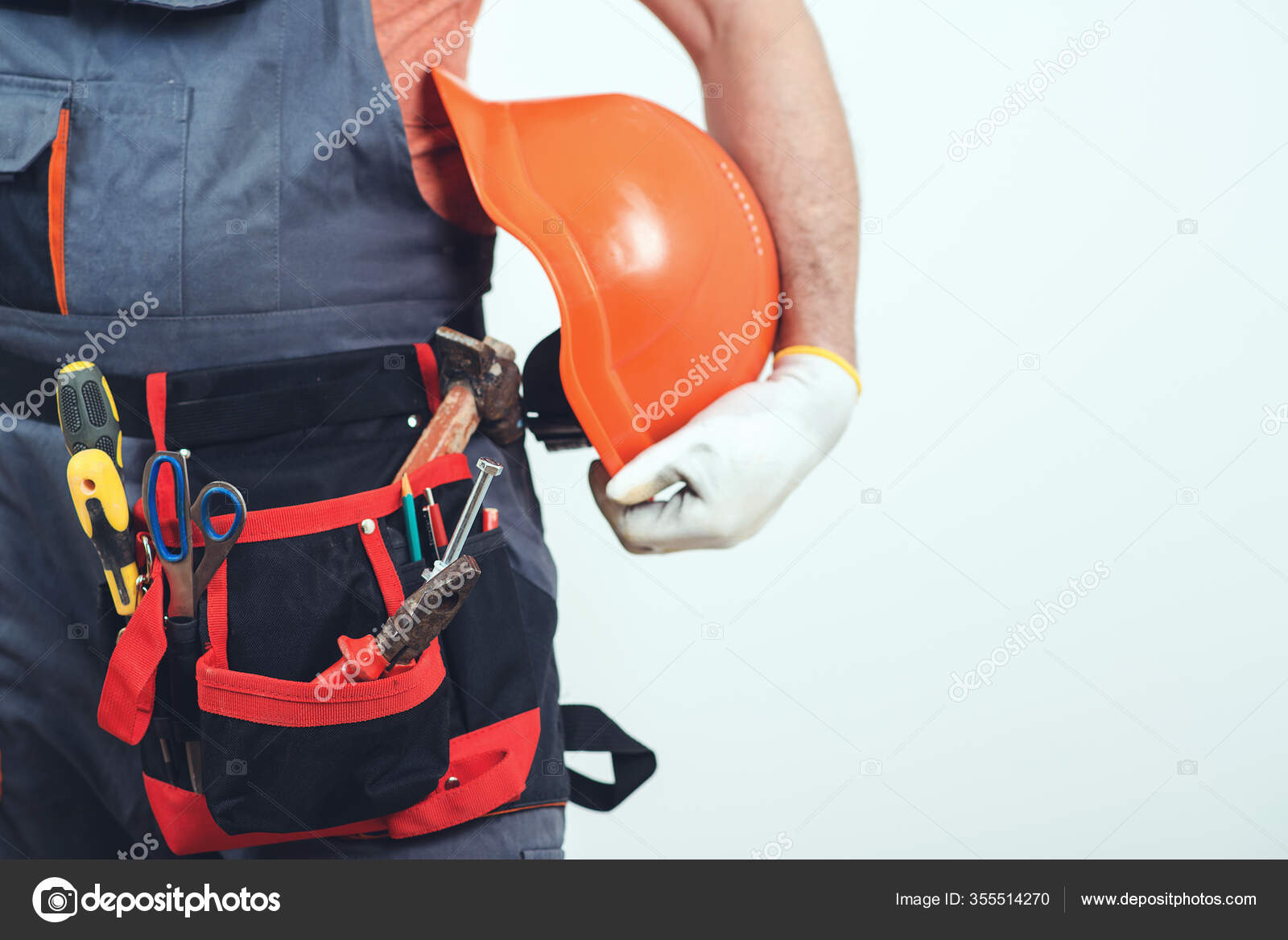 Construtor Profissional Com Ferramentas Faz Tudo Com Cinto Ferramentas  Serviço — Foto © Volurol #355514270, image size:1600x1168