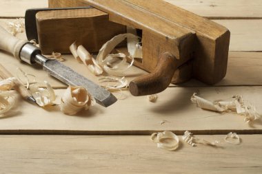 Marangozluk kavramı. Marangoz marangoz işyeri. İnşaat araçları talaş ahşap tablo.