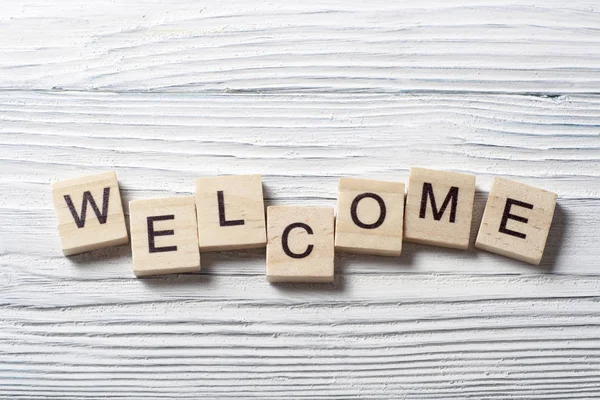 Word, ahşap arka plan ağaç abc küp hoşgeldiniz. Tatil ve eğitim kavramı.