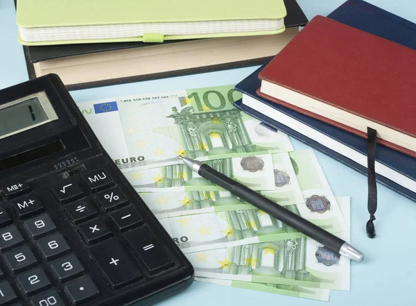 Home savings, budget concept. Notepad, pen, calculator and coins on wooden office desk table. — Stock Photo, Image