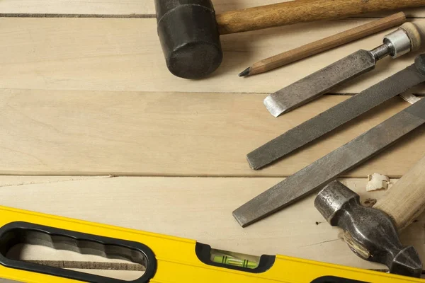 Herramientas de construcción sobre fondo de madera.Copiar espacio para texto . — Foto de Stock