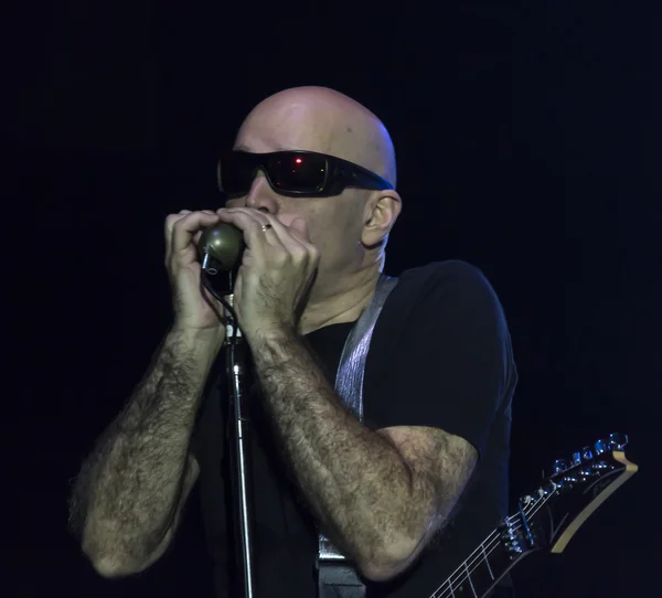 American guitarist Joe Satriani playing during italian tour - 8 october 2015 in San Benedetto del Tronto Italy. — Stock Photo, Image
