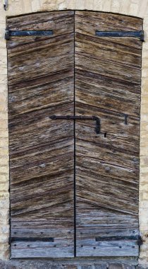 Eski bir binada eski retro vintage dış kapı