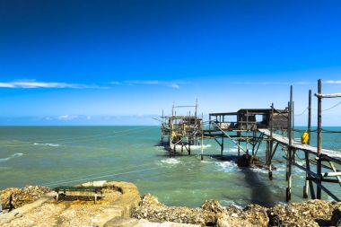 Platformu trabucco San Vito Chietino, Abruzzo, İtalya içinde olarak bilinen Balık tutma