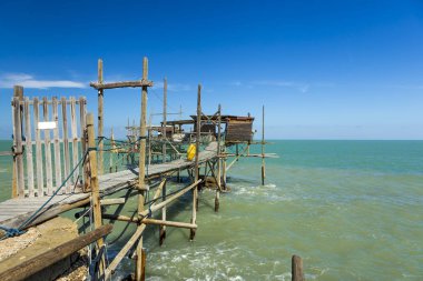 Platformu trabucco San Vito Chietino, Abruzzo, İtalya içinde olarak bilinen Balık tutma