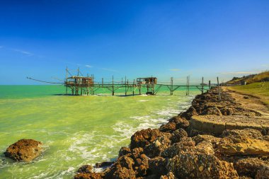 Platformu trabucco San Vito Chietino, Abruzzo, İtalya içinde olarak bilinen Balık tutma