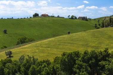 Güzel panoramik Apennines Dağları alanları ve tepeler, İtalya