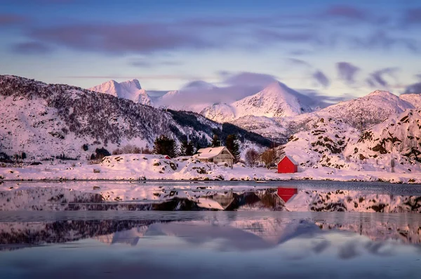 Pôr-do-sol rosa Steinefjorden — Fotografia de Stock