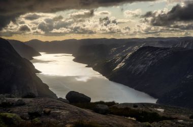 Kjerag Zirvesi akşam