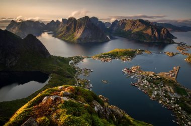 Reinebringen görünümünden Reinefjorden