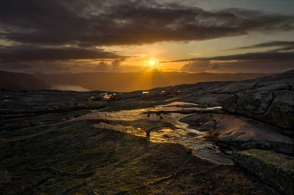 Lysefjord acantilados puesta de sol — Foto de Stock