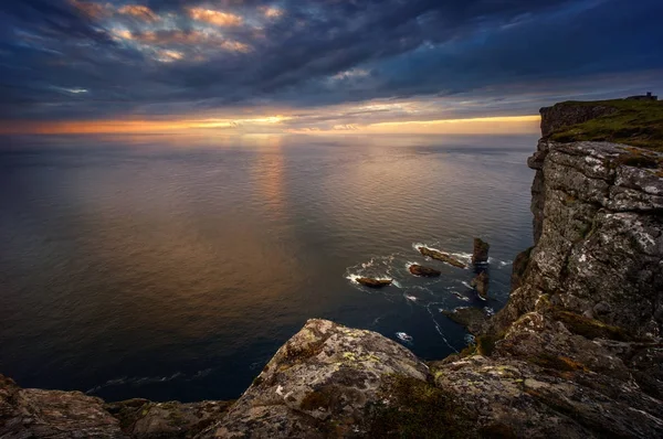 Pôr-do-sol das falésias Eidiskollur — Fotografia de Stock