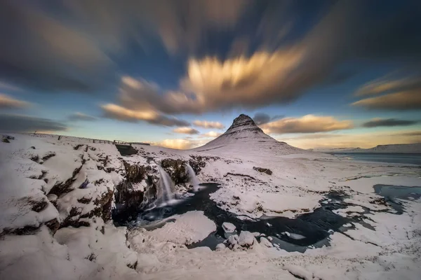 Kirkjufellsfoss Sonnenuntergang Winter — Stockfoto