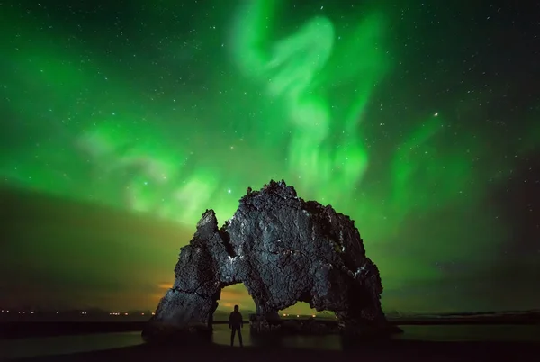 Hvitserkur Wanderer Polarlichter — Stockfoto