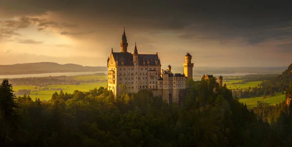 Panorama zamku Neuschwanstein — Zdjęcie stockowe