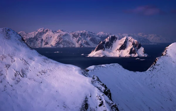 Wiinter Mosken Île Avec Lofoten Principale Arrière Plan Coucher Soleil — Photo