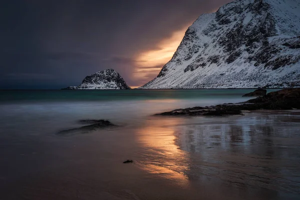 Haukland Sahili Lofoten Renkli Karamsar Kış Günbatımı — Stok fotoğraf