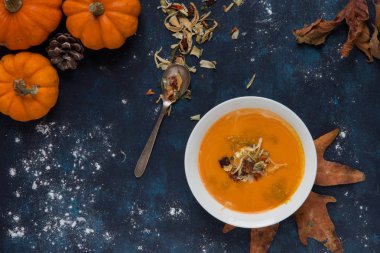 Balkabağı çorbası flatlay