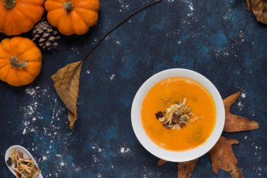 Balkabağı çorbası. Yaklaş.