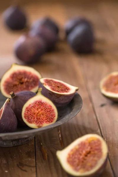 Group of figs on wooden table — Stock Photo, Image