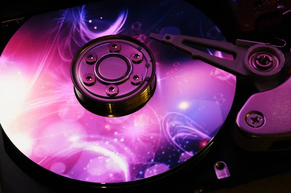 Hard Disk Drive dengan refleksi warna abstrak . — Stok Foto