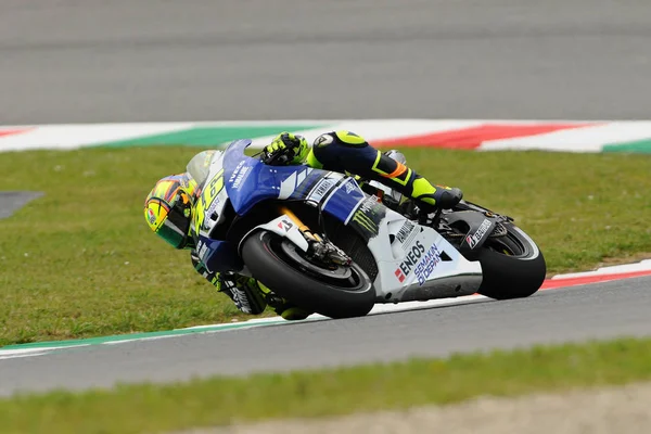 MUGELLO - ITALY, MAY 31: Italian Yamaha rider Valentino Rossi at 2013 TIM MotoGP of Italy on May 31, 2013 — Stock Photo, Image